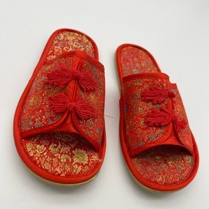Women’s Asian Red Slippers Sz:41-42